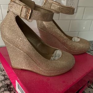 New Dream Pairs Gold Glitter Wedges by Toetos